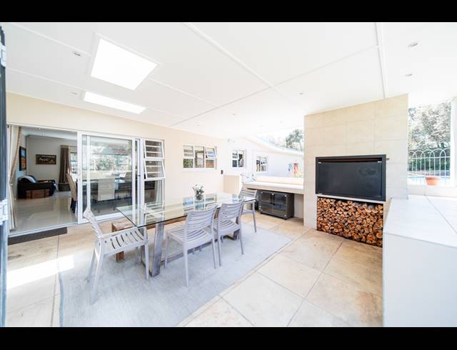 4 BEDROOM HOUSE FOR SALE IN BEACON BAY